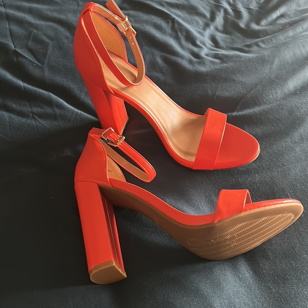 Sandles - Picture 3 of 4